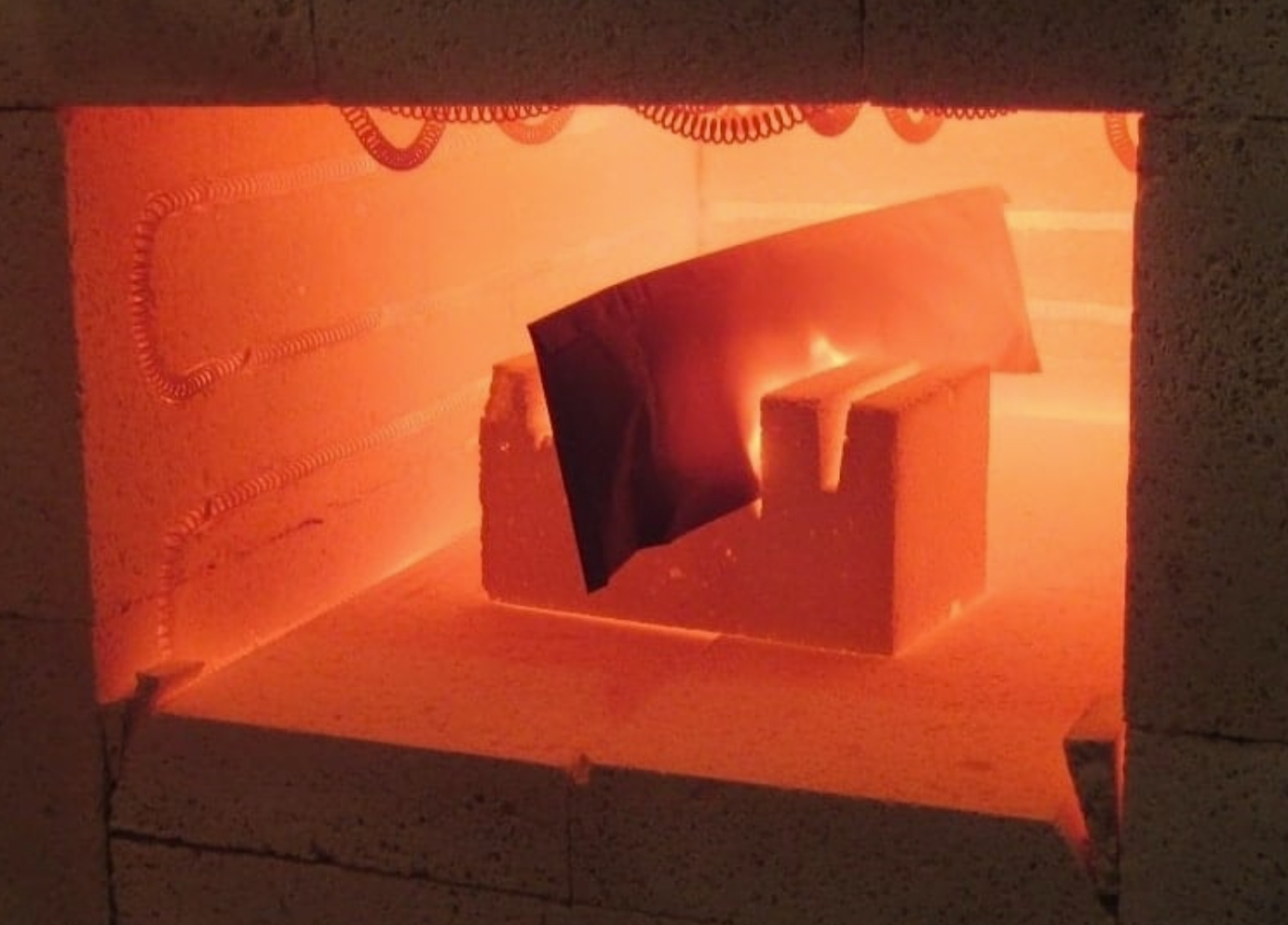 Glühen von Metallteilen Metal Parts Annealing