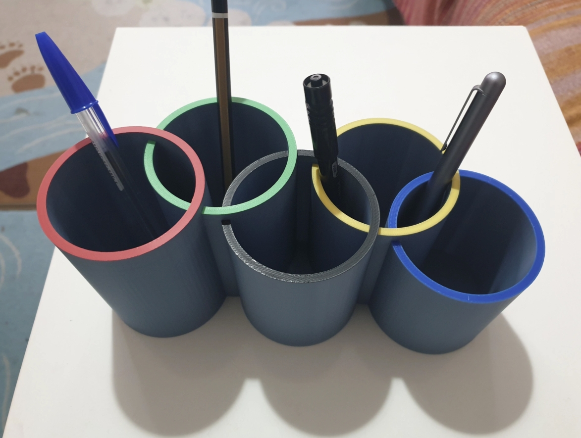 Der Olympische Ringstifte-Organizer 3D-Modell The Olympic Rings Pens Organizer 3D Model